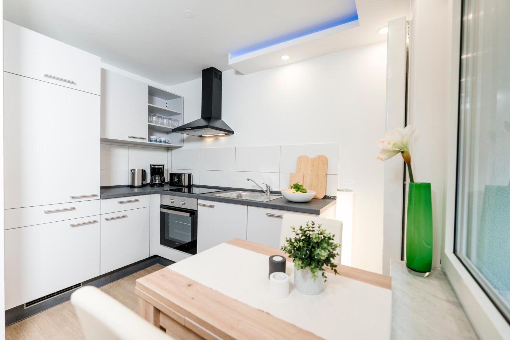 Bellabene Modernes Studio Apartment In Zentraler Lage Mit Terrasse, Parkplatz, Smarttv Pforzheim Exterior photo