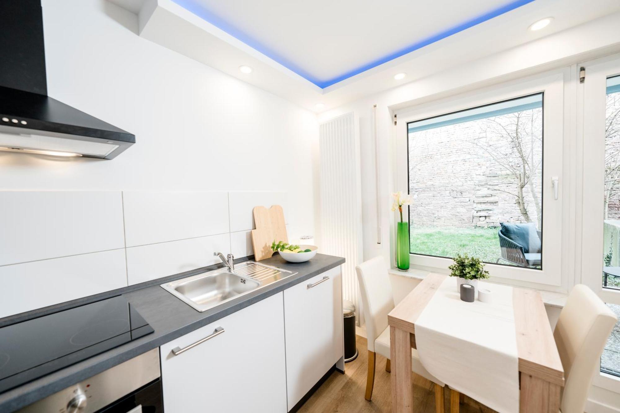 Bellabene Modernes Studio Apartment In Zentraler Lage Mit Terrasse, Parkplatz, Smarttv Pforzheim Exterior photo