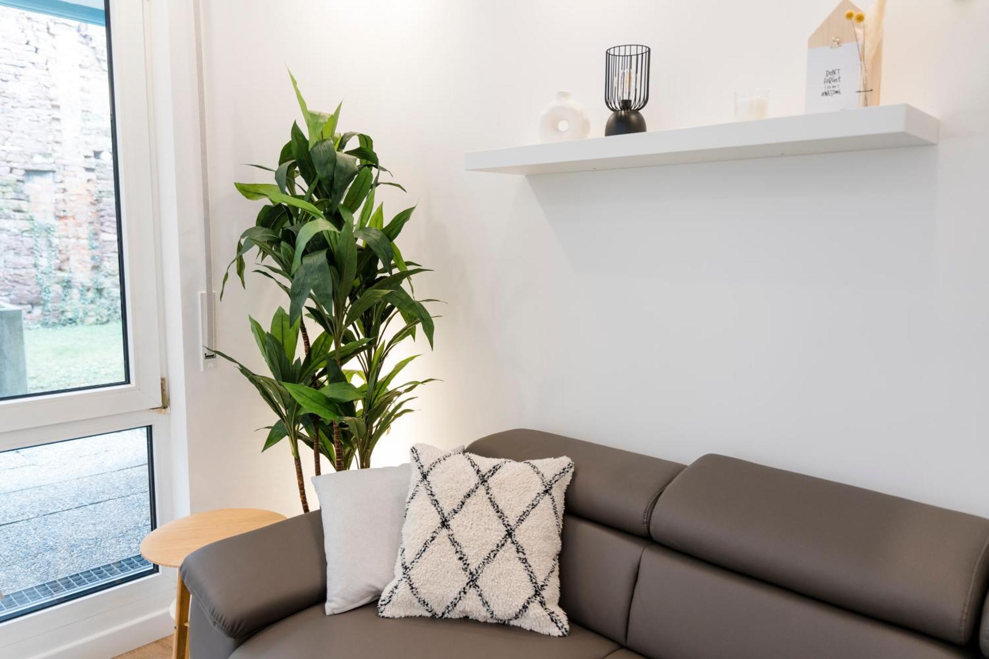 Bellabene Modernes Studio Apartment In Zentraler Lage Mit Terrasse, Parkplatz, Smarttv Pforzheim Exterior photo