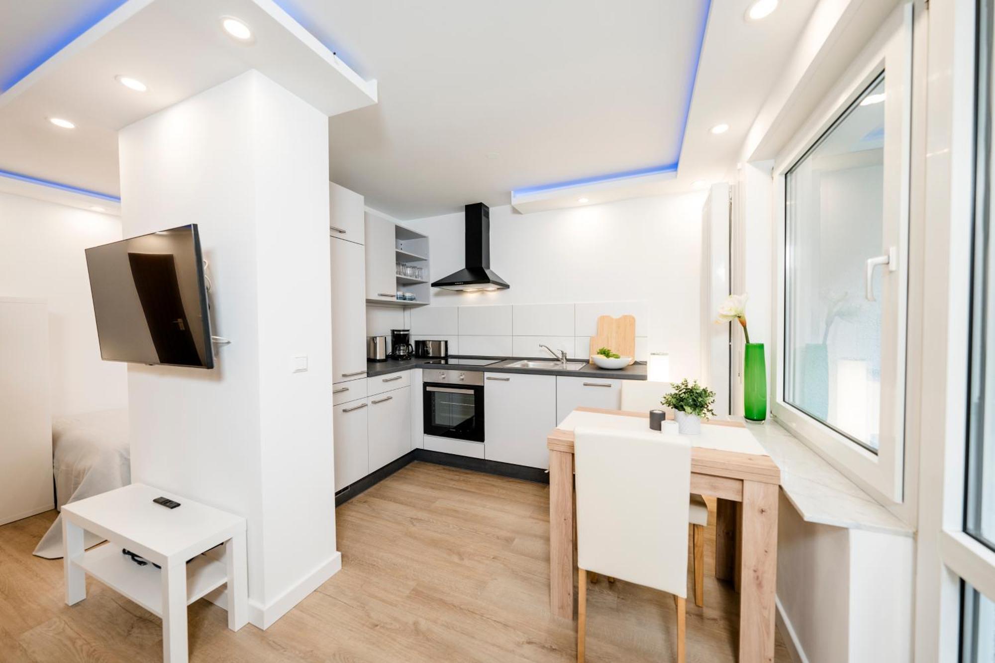 Bellabene Modernes Studio Apartment In Zentraler Lage Mit Terrasse, Parkplatz, Smarttv Pforzheim Exterior photo
