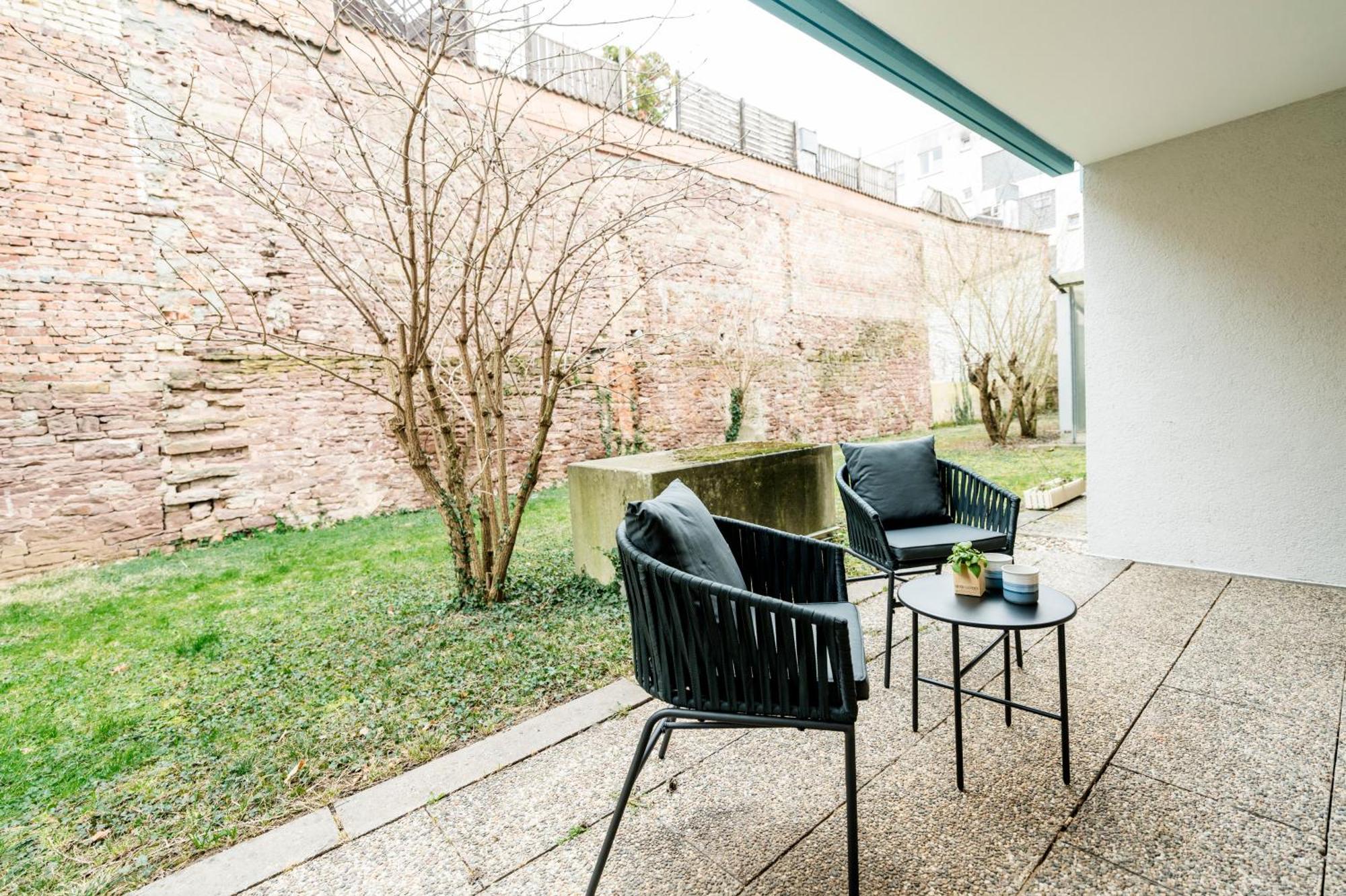 Bellabene Modernes Studio Apartment In Zentraler Lage Mit Terrasse, Parkplatz, Smarttv Pforzheim Exterior photo
